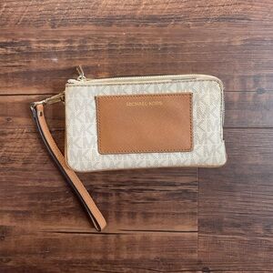 Michael Kors Bedford wristlet wallet